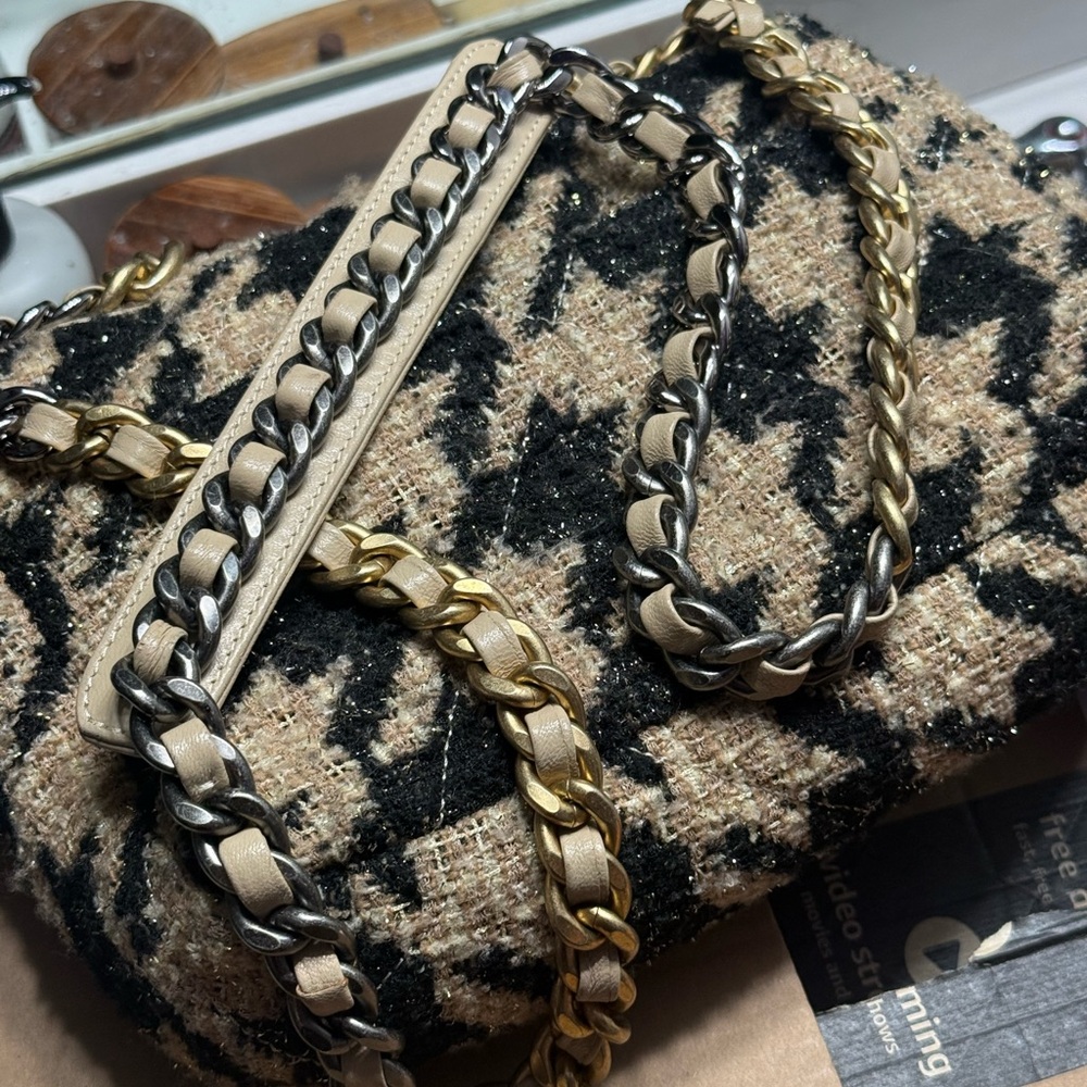 CC 19 Beige & Black Houndstooth Tweed Shoulder Bag LUXURY PURSE - Picture 15 of 16
